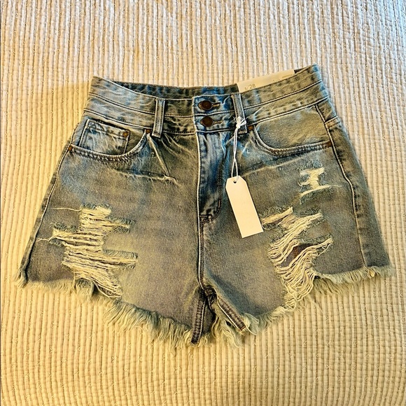 DOUBLE-BUTTON DISTRESSED DENIM SHORTS (MEDIUM LIGHT) Size 5/26 - Picture 5 of 7